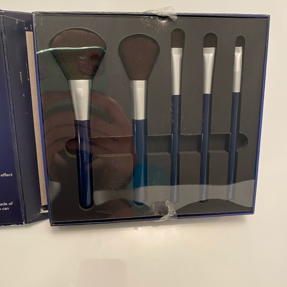 NWT storybook Cosmetic make up brush set